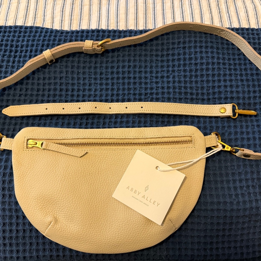 Abby Alley Midi Sling Bag in oyster